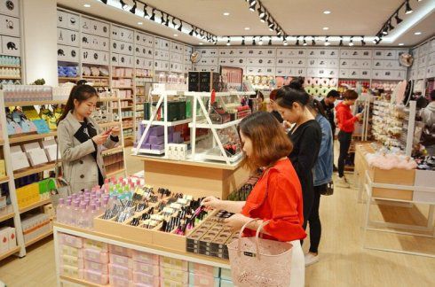 小百貨店雙線(xiàn)突圍 融合實(shí)體與互聯(lián)網(wǎng)的營(yíng)銷(xiāo)新策略